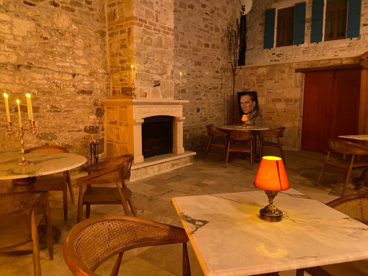 Dionysos 1789 Boutique Hotel Foça Exteriör bild