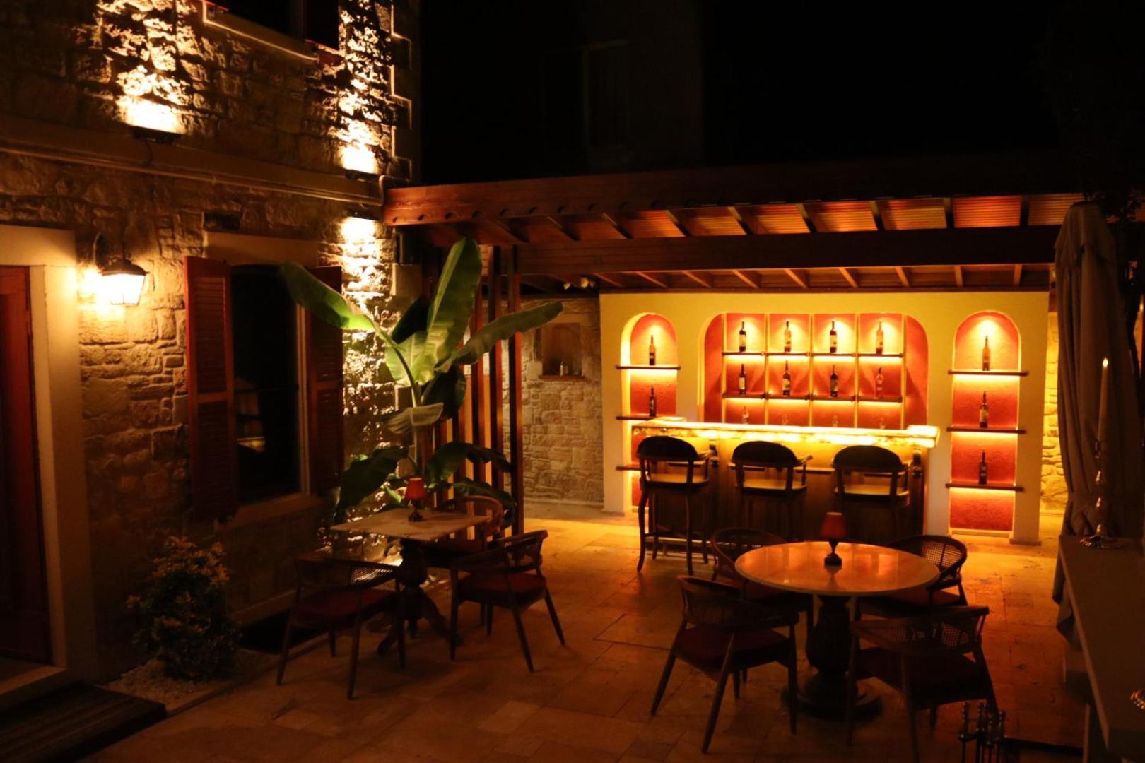 Dionysos 1789 Boutique Hotel Foça Exteriör bild
